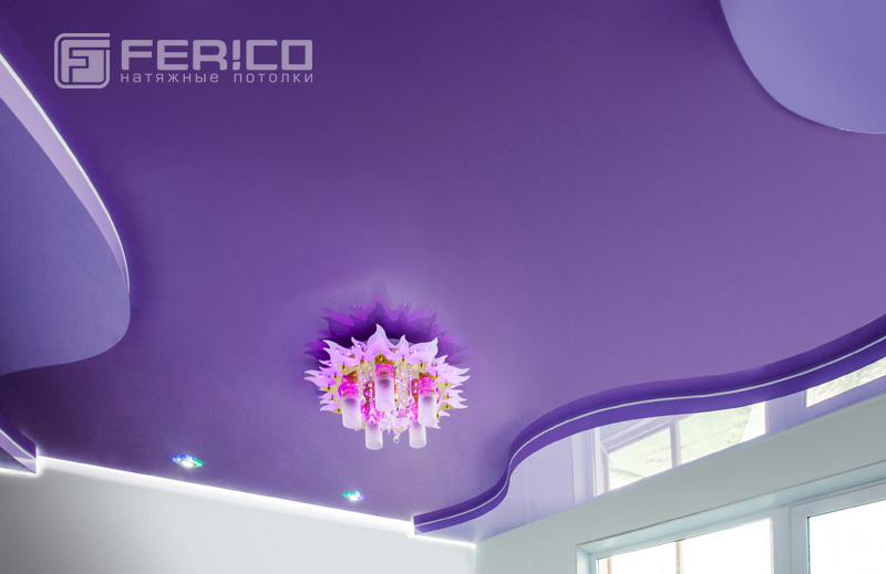 Фиолетовый матовый потолок в зале